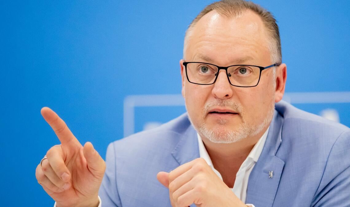 Falko Liecke (CDU), Staatssekretär für Jugend und Familie, äußerte den Verdacht, dass der Vorfall aus politischen Gründen nicht gemeldet wurde. (Archivbild)