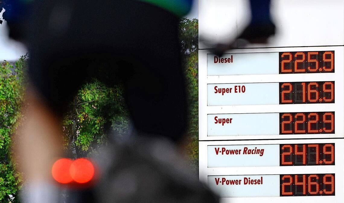 Fallen die Literpreise für Super und Diesel nach dem 1. Mai wieder unter die Zwei-Euro-Marke?