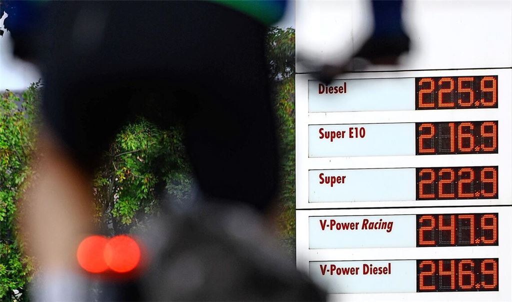 Fallen die Literpreise für Super und Diesel nach dem 1. Mai wieder unter die Zwei-Euro-Marke?