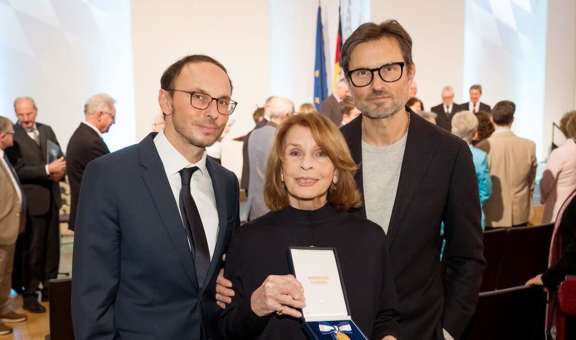 Familie ist der Schauspielerin sehr wichtig, vor allem ihre beiden Söhne Luca Verhoeven (l) und Simon Verhoeven. (Archivbild)