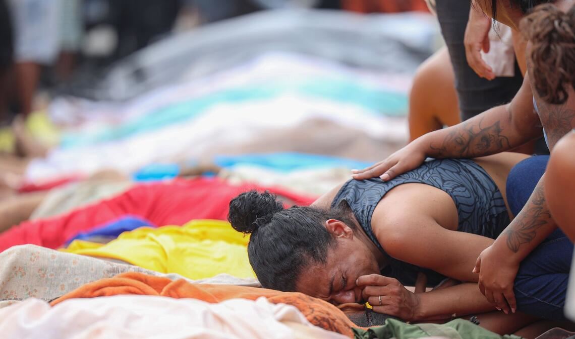 Familien trauern um ihre bei dem Einsatz getöteten Angehörigen.