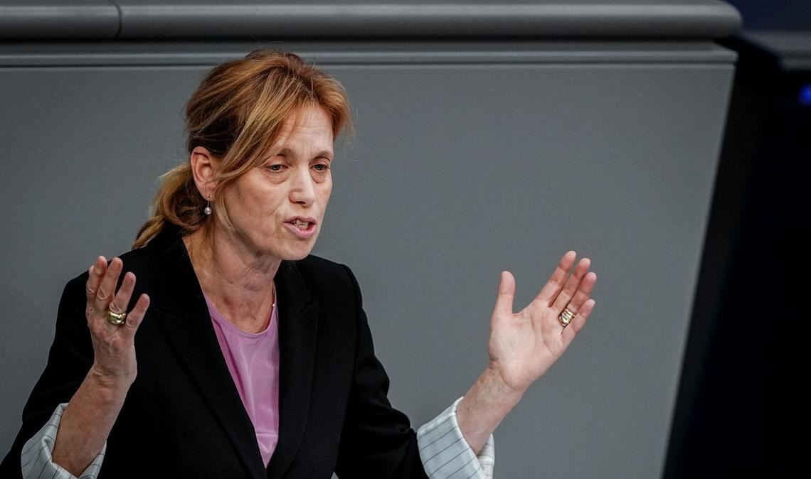 Familienministerin Karin Prien will das Programm "Demokratie leben!" neu ausrichten. (Archivbild)