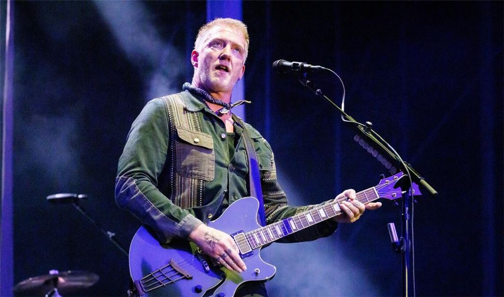 Fans in Deutschland müssen wohl noch lange auf einen Abend mit Josh Homme, Sänger von Queens of the Stone Age, warten (Archivfoto).