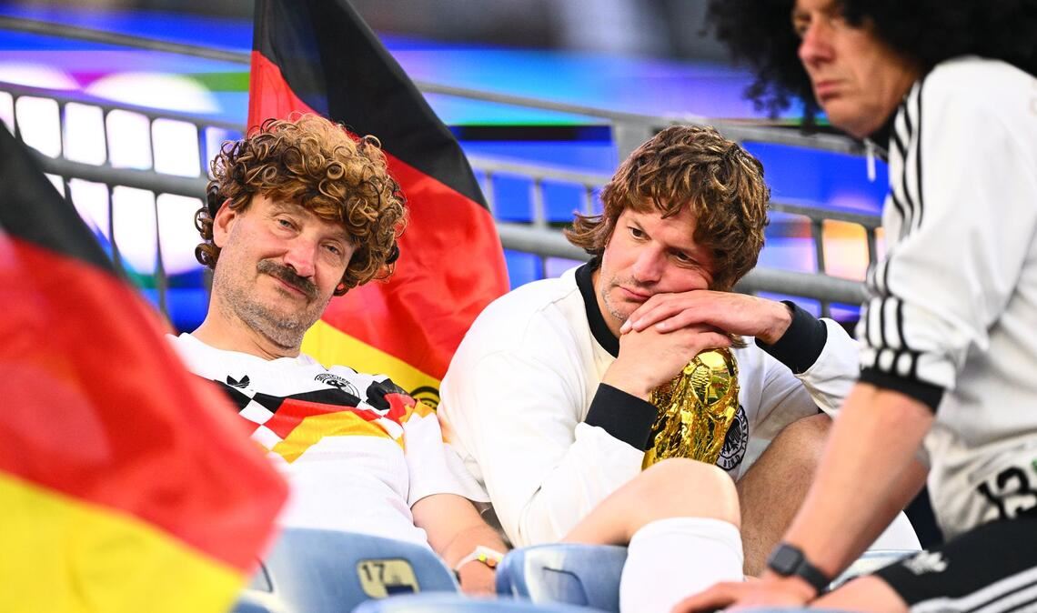 Fans reagieren nach dem Spiel.