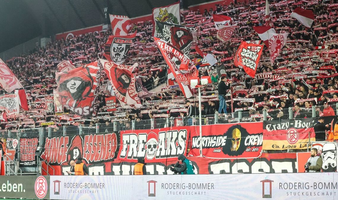 Fans von Rot-Weiss Essen beim Heimspiel gegen Schweinfurt am vergangenen Sonntag.