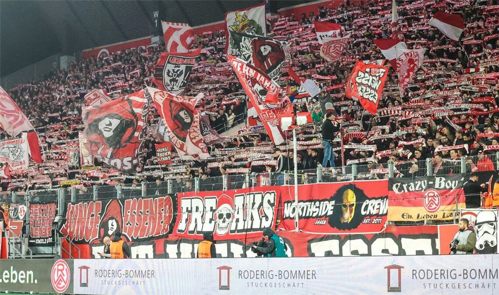 Fans von Rot-Weiss Essen beim Heimspiel gegen Schweinfurt am vergangenen Sonntag.