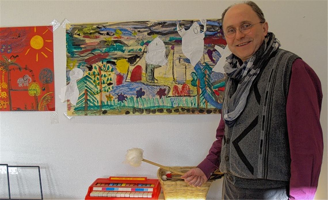 „Farben und Töne drücken Botschaften aus und können wichtige Hilfsmittel und eine Brücke sein, um Zugang zu einem seelisch gestörten Kind zu finden“, sagt Professor Rainer Blank, Leitender Arzt des Kinderzentrums Maulbronn.