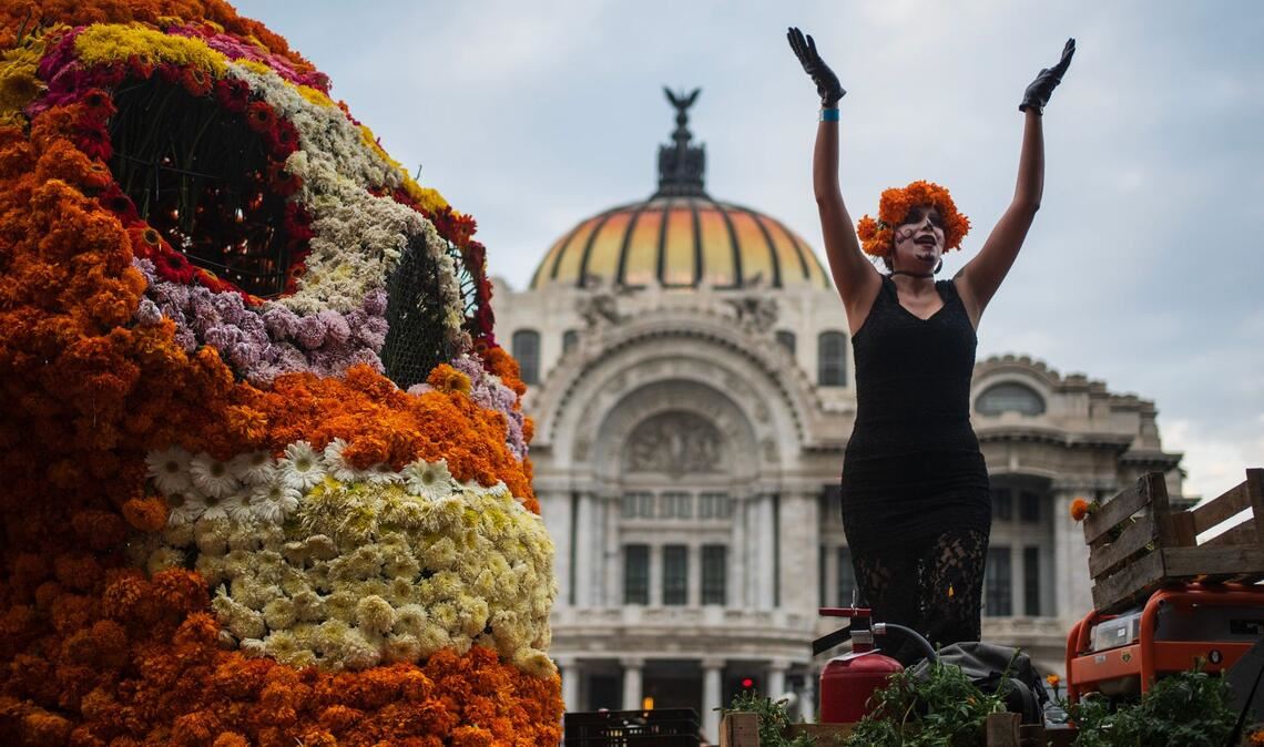Farbenfrohe Parade zum Tag der Toten in Mexiko-Stadt