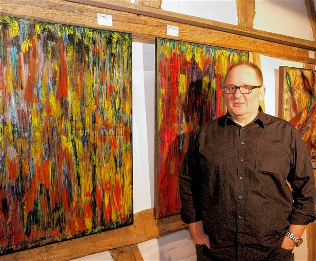 „Farbkleckse“ nennt Harry Klenk bescheiden seine kraftvollen Bilder. Foto: Appich