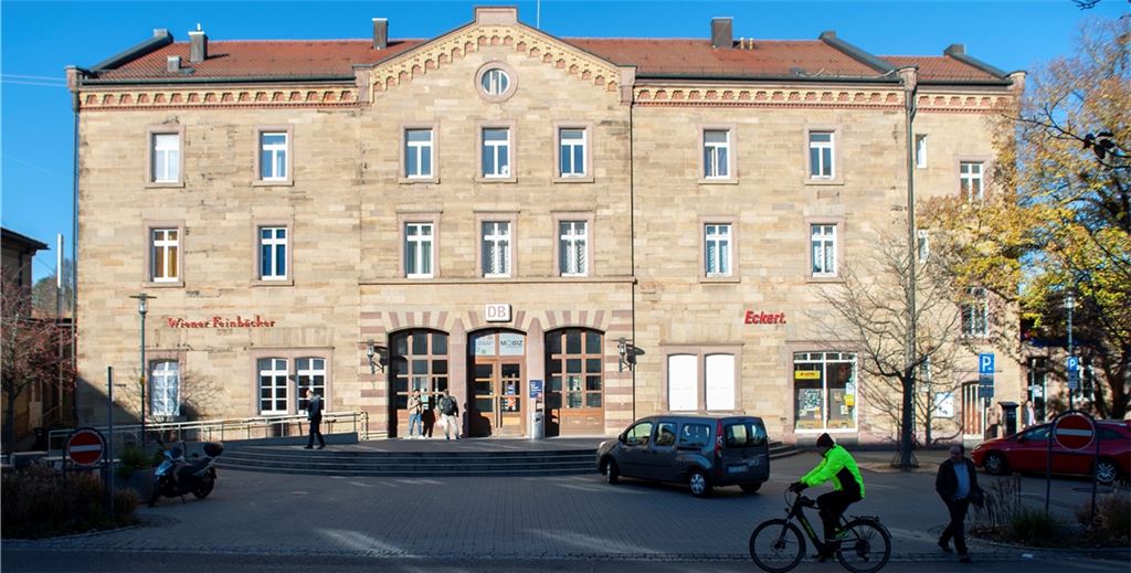 Fassade des Bahnhofs wird aufpoliert