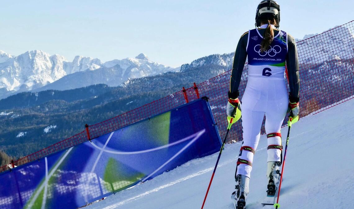 Fassungslos nach dem unerklärlichen Fehler – Lena Dürr fädelte im zweiten Durchgang des Slaloms in Cortina d’Ampezzo am ersten Tor ein.