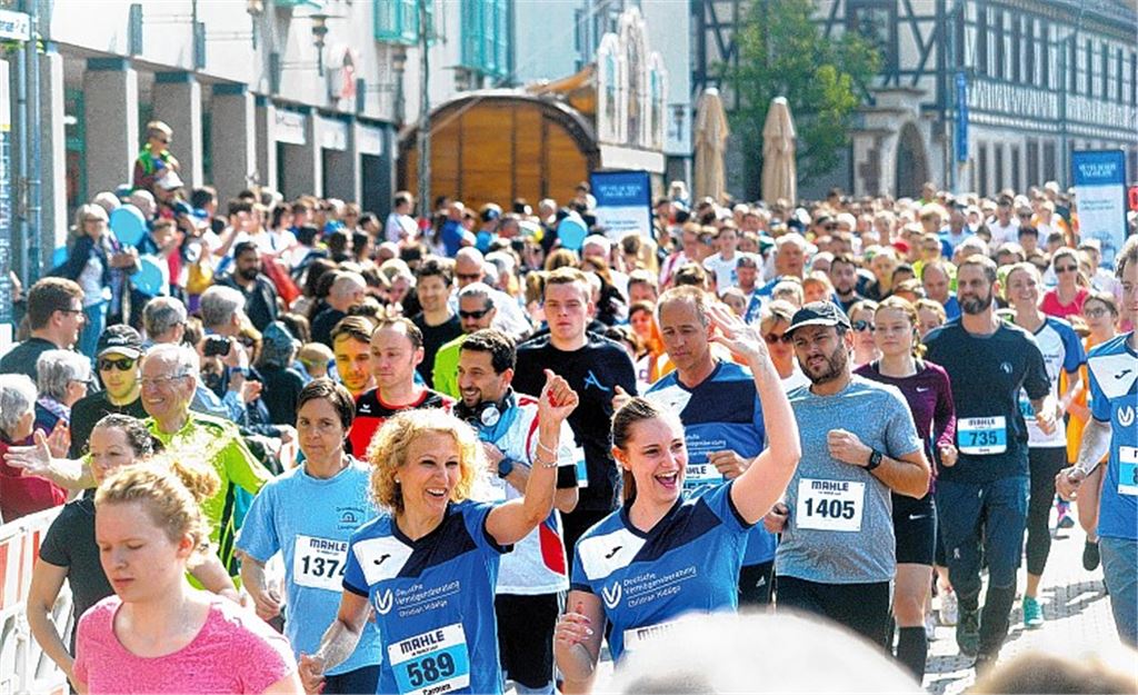 Fast 1400 Teilnehmer machen 2019 beim Mahle-Lauf in der Mühlacker Innenstadt mit.