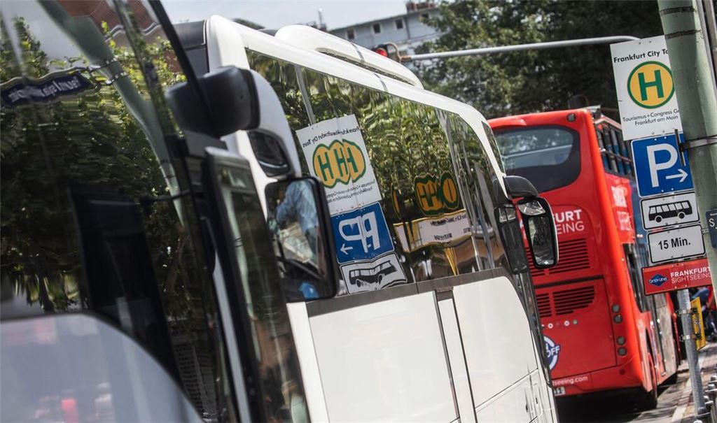 Fast jeder fünfte Bus, der beim TÜV geprüft wurde, hatte vergangenes Jahr erhebliche Mängel. (Archivbild)