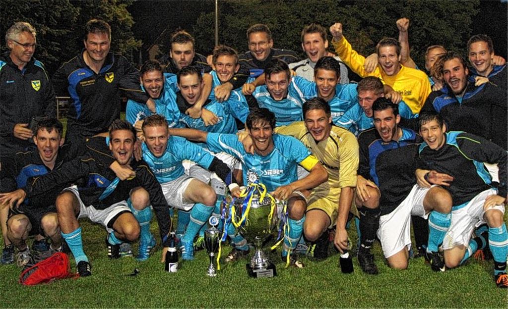 Fast schon ein gewohntes Bild: Phönix Lomersheim gewinnt den Stadtpokal zum sechsten Mal in den letzten sieben Jahren. Fotos: Eigner