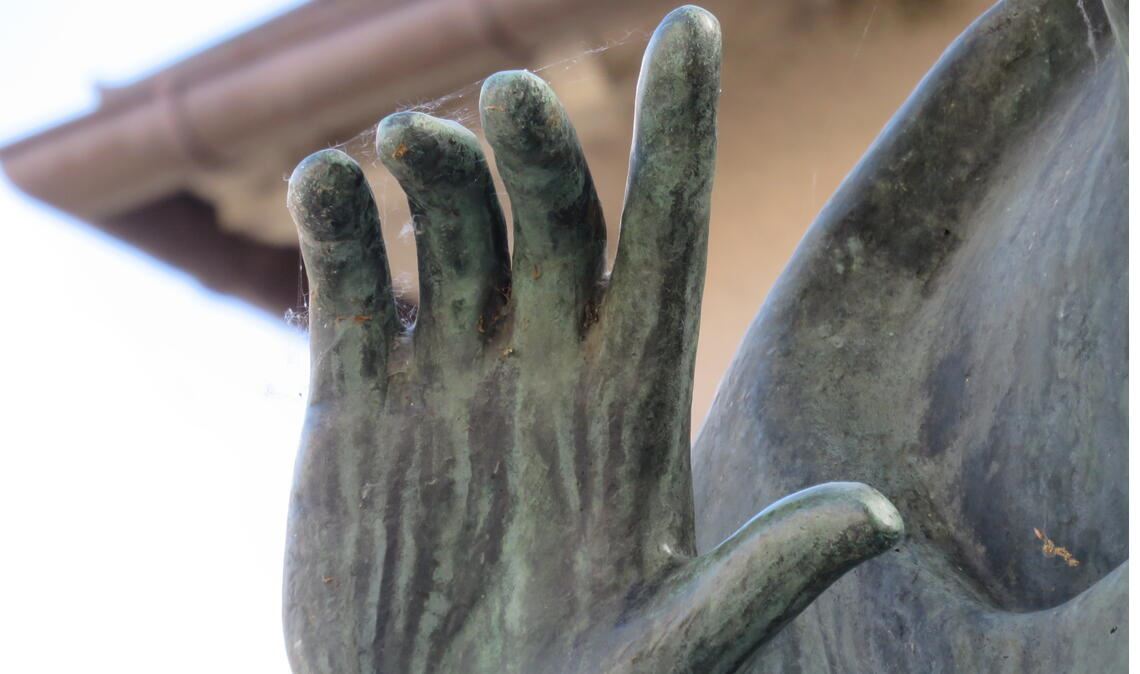 Fausts Hand greift ins Leere, wenn sie auf die erhoffte Summe an Gewerbesteuereinnahmen abzielt. Foto: Archiv Becker