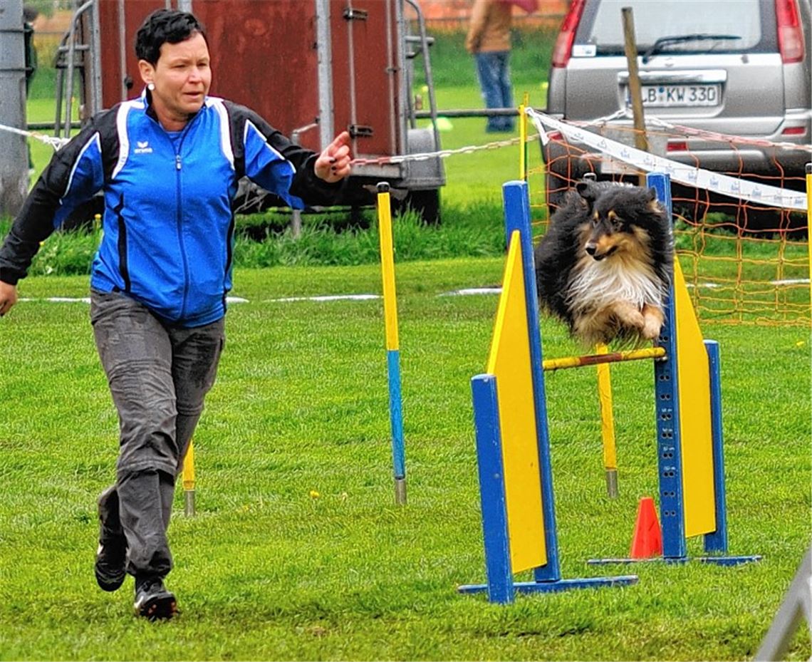 Fehlerfreie Leistung bringt Andrea Jung und Jess den noch fehlenden Aufstiegspunkt  Foto: Heintel