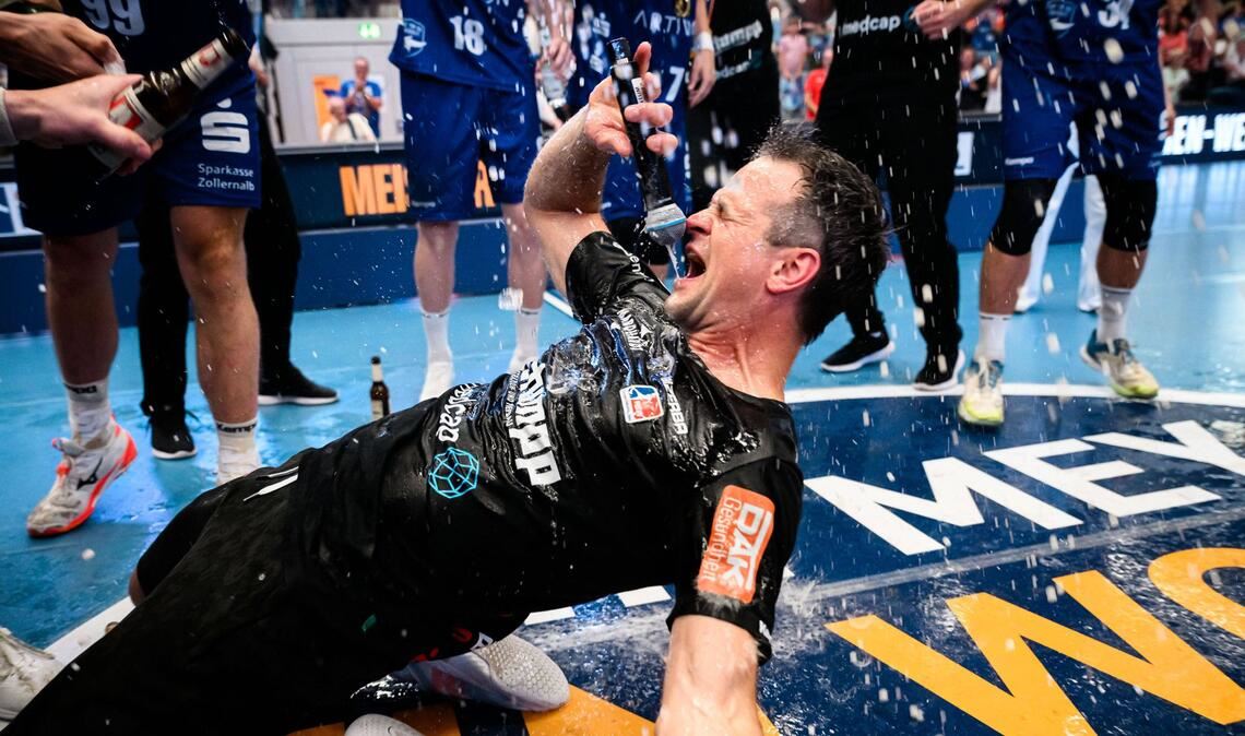 Feier-Biest: Trainer Matthias Flohr.