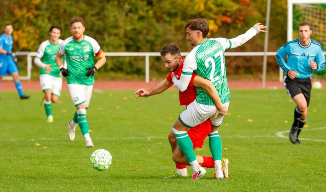 Feierte jüngst sein Comeback: Nicolai Dittrich (vorne in Grün) ist eine weitere Option in der Abwehr für den GSV Maichingen.
