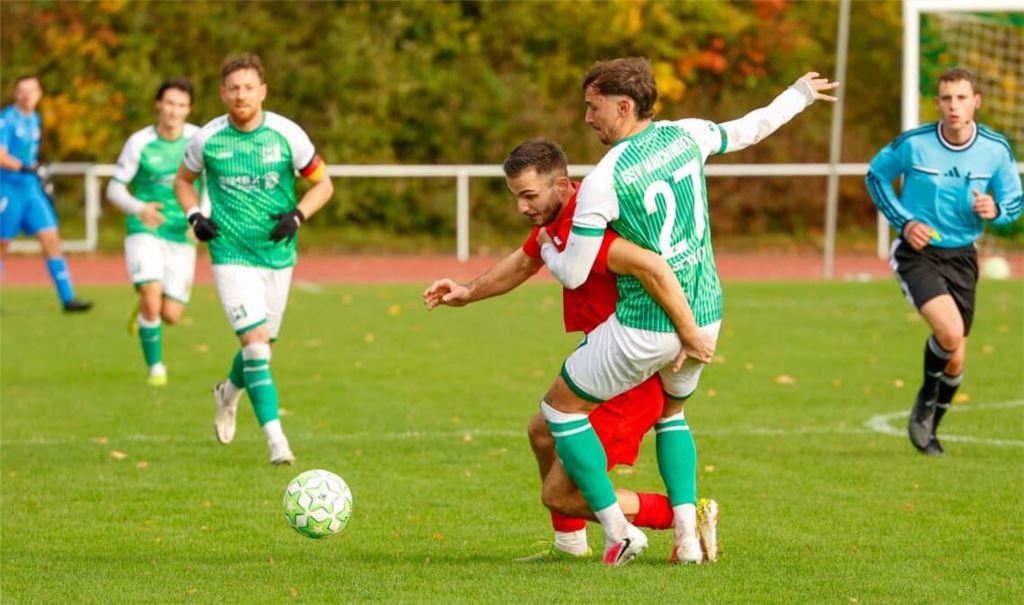 Feierte jüngst sein Comeback: Nicolai Dittrich (vorne in Grün) ist eine weitere Option in der Abwehr für den GSV Maichingen.