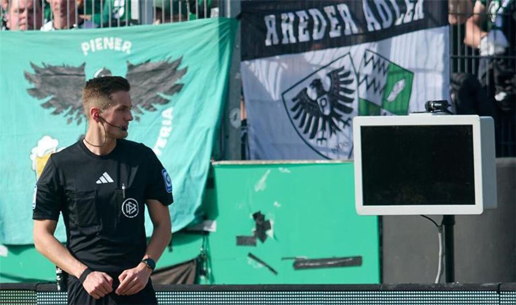 Felix Bickel konnte mit dem VAR nichts anfangen –  der Bildschirm blieb schwarz.