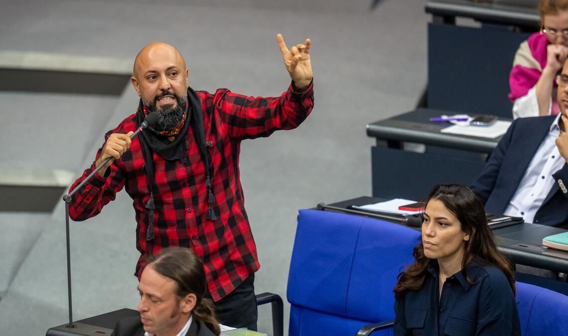 Ferat Kocak ist Sprecher der Linksfraktion für Antifaschismus und Antirassismus. (Archivbild)