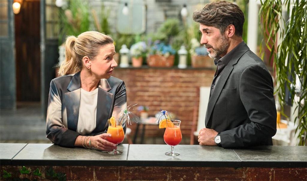 Ferhat (Harun Yildirim) überrascht Ute (Isabell Hertel) mit einem echten Liebesgeständnis.