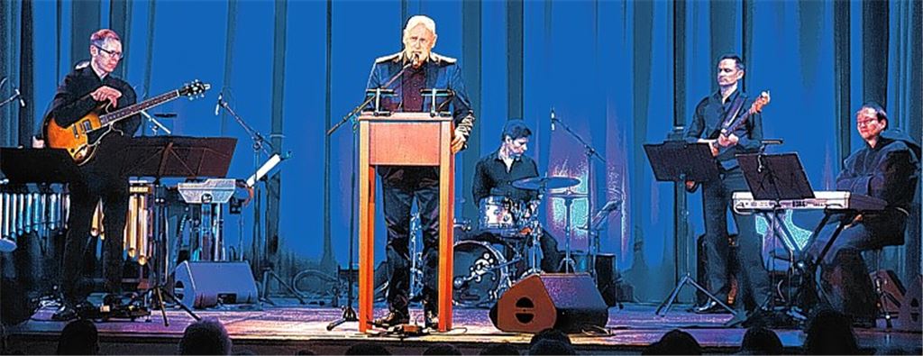 Fesselnde Darbietung: Das „Midnight Story Orchestra“ zieht die Besucher im Uhlandbau in seinen Bann.Bastian