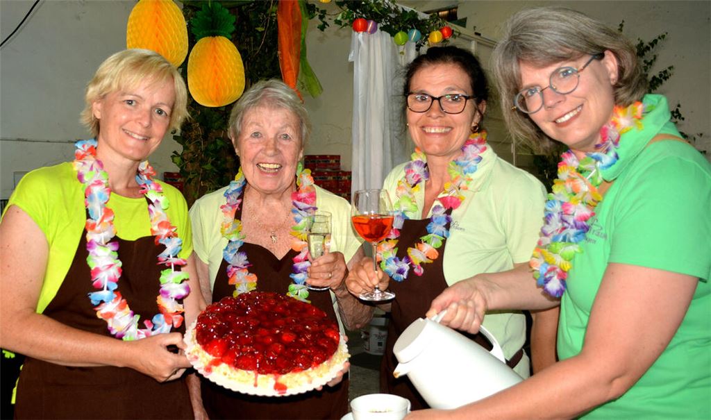 Feste Größe bei der Illinger Traditionsveranstaltung: die Landfrauen, die wieder ein reichhaltiges Kuchenbuffet anbieten. Fotos: Stahlfeld