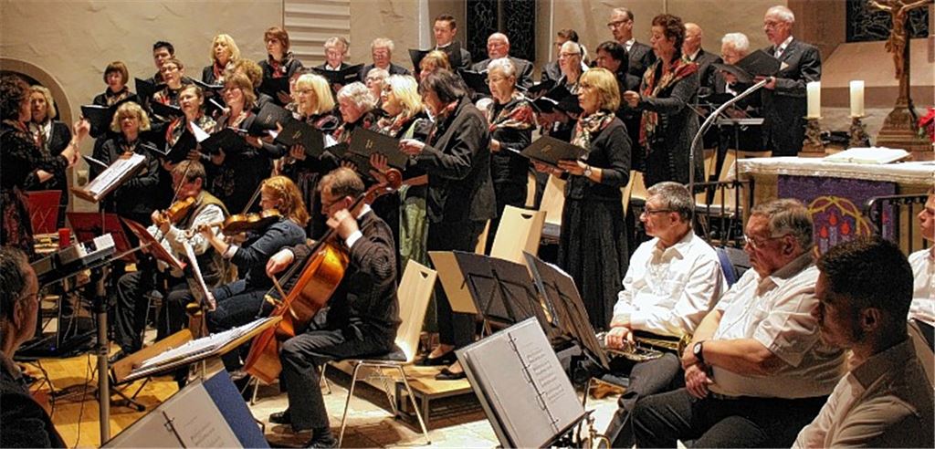 Feststimmung beim besonderen Konzertabend in der Mauritiuskirche. Foto: Pfisterer