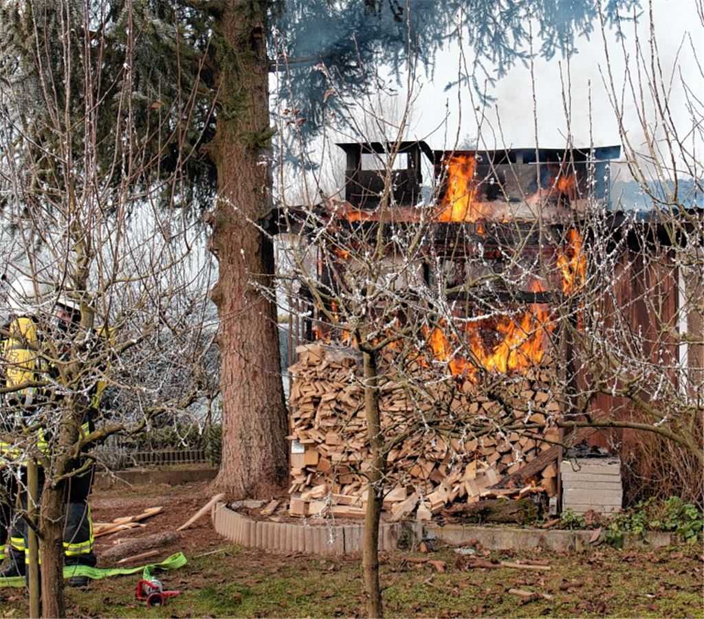 Feuer im Kleingartengelände