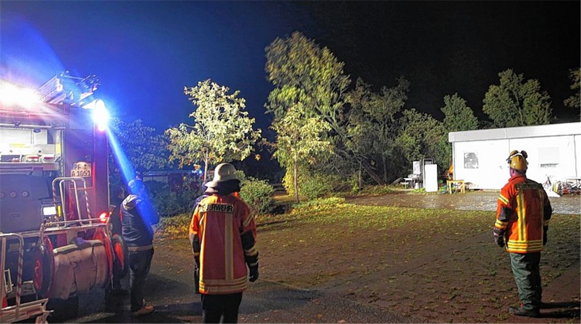 Feuerwehr-Einsatz auf dem Gelände der Asylbewerberunterkunft in Wiernsheim.