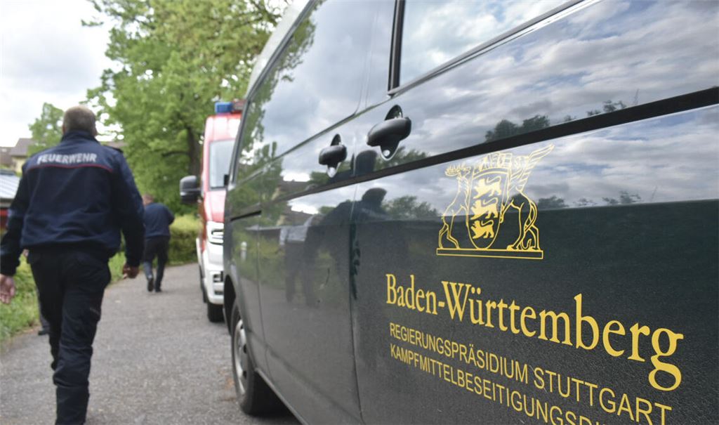 Feuerwehr und Kampfmittelbeseitigungsdienst sind vor Ort. Foto: Myroshnichenko