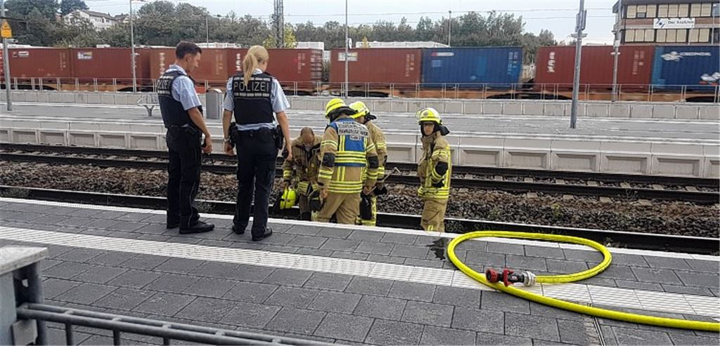Kokelnde Schwelle alarmiert Feuerwehr
