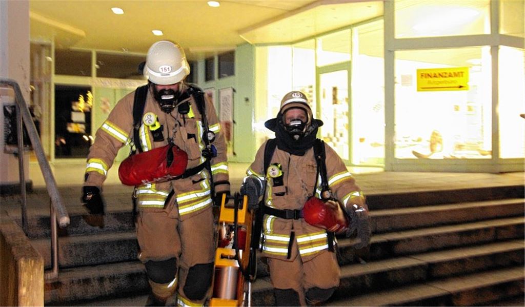 Feuerwehreinsatz im Mühlehof: Ein Schmorbrand sorgte am 11. Dezember 2011 für Aufregung bei den Besuchern des Jahresabschlusskonzerts des Musikvereins Mühlacker.Archivfoto: Goertz