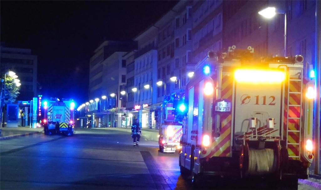Feuerwehreinsatz in Pforzheim - ausgelöst durch den großflächigen Stromausfall in der Nacht auf Sonntag. Foto: Myroshnichenko