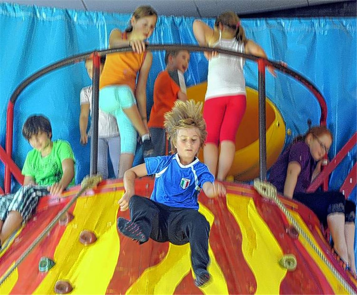 Finale: Rund 60 Kinder haben ihren Spaß im Fuxini.