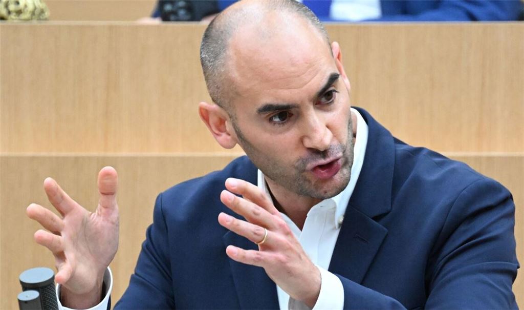 Finanzminister Danyal Bayaz (Grüne) strebt eine „eine möglichst schnelle und damit vorgriffsweise Auszahlung der anzuhebenden Besoldung und Versorgung an“.