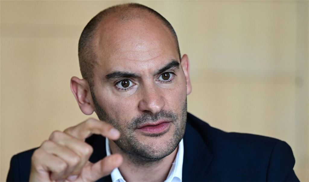 Finanzminister Danyal Bayaz will nach der Steuerschätzung den vorsichtigen Kurs beibehalten.