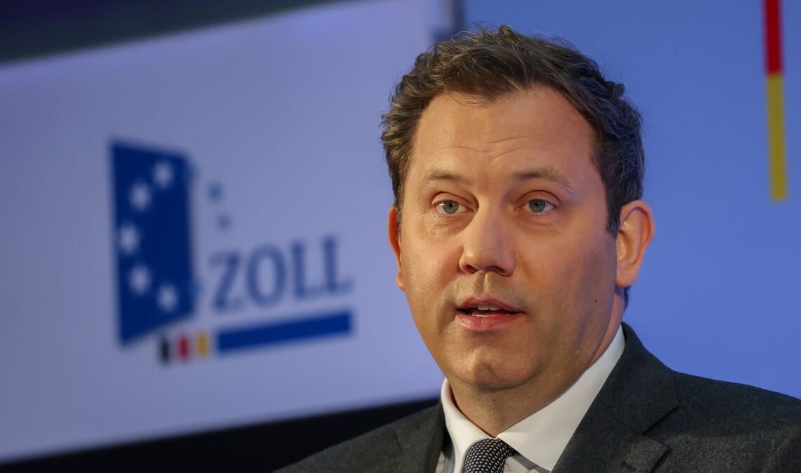 Finanzminister Lars Klingbeil dankte den Einsatzkräften des Zolls. (Archivbild)