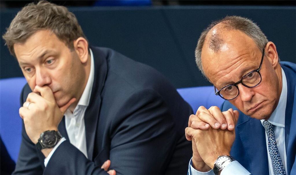 Finanzminister Lars Klingbeil (links) und Kanzler Friedrich Merz: beim Thema Bonus sind sie Zielscheibe großen Unmuts.
