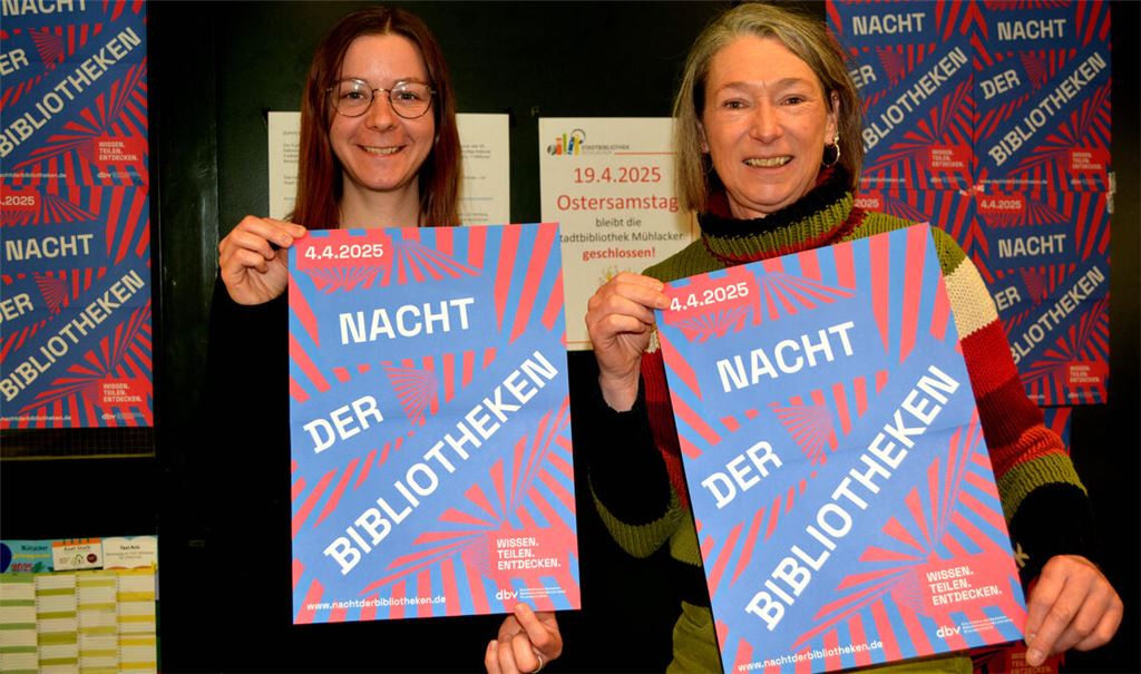 Finia Schwenk (li.) und Claudia Heiler laden zur Nacht der Bibliotheken. Foto: Stahlfeld