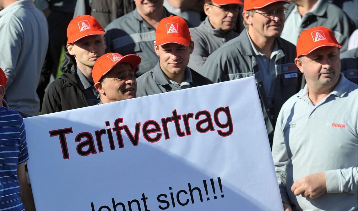 Tarifflüchtigen den Weg versperren Flächentarifverträge müssen oft mit großer Entschlossenheit verteidigt werden.