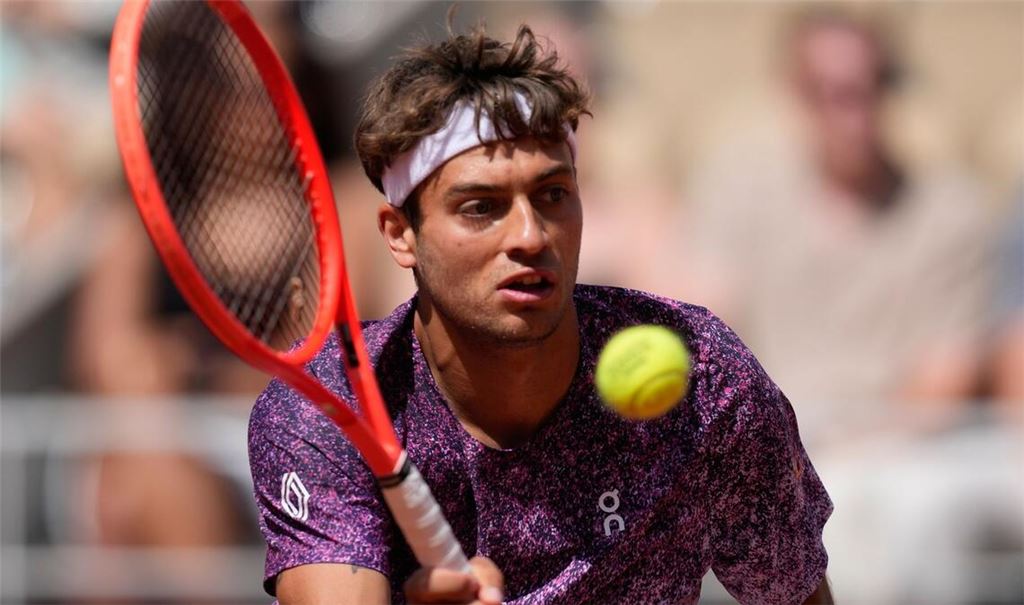 Flavio Cobolli zeigt in Paris starke Leistungen.