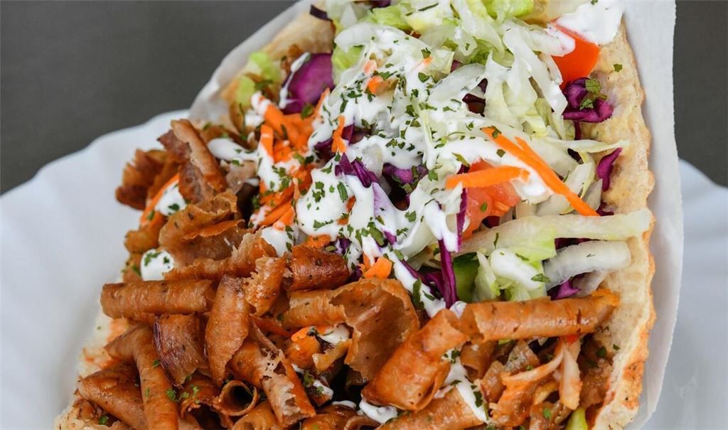Fleisch, Salat, Sauce und Brot: Und fertig ist der Döner. (Archivbild)