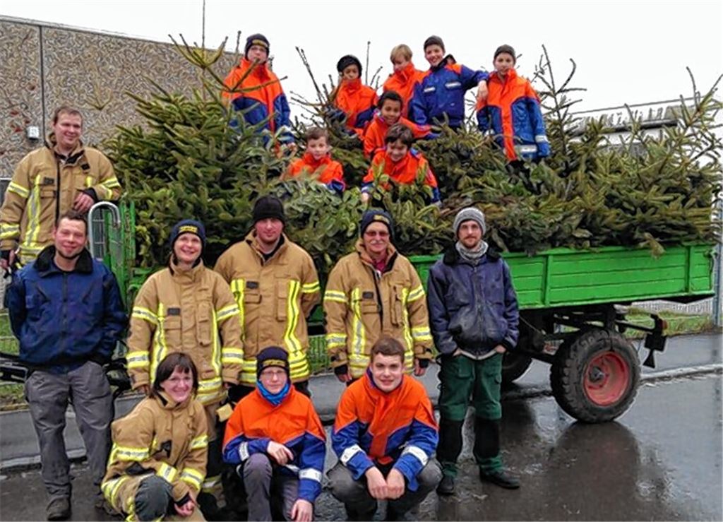 Fleißige Helfer mit reicher Ausbeute.