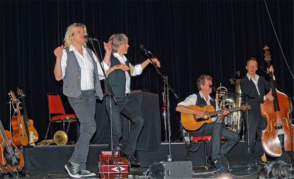 Flex, Manne, Selle und Benny (v.li.) unterziehen den Mühlehof mit Temperament und Witz einer musikalischen Belastungsprobe.