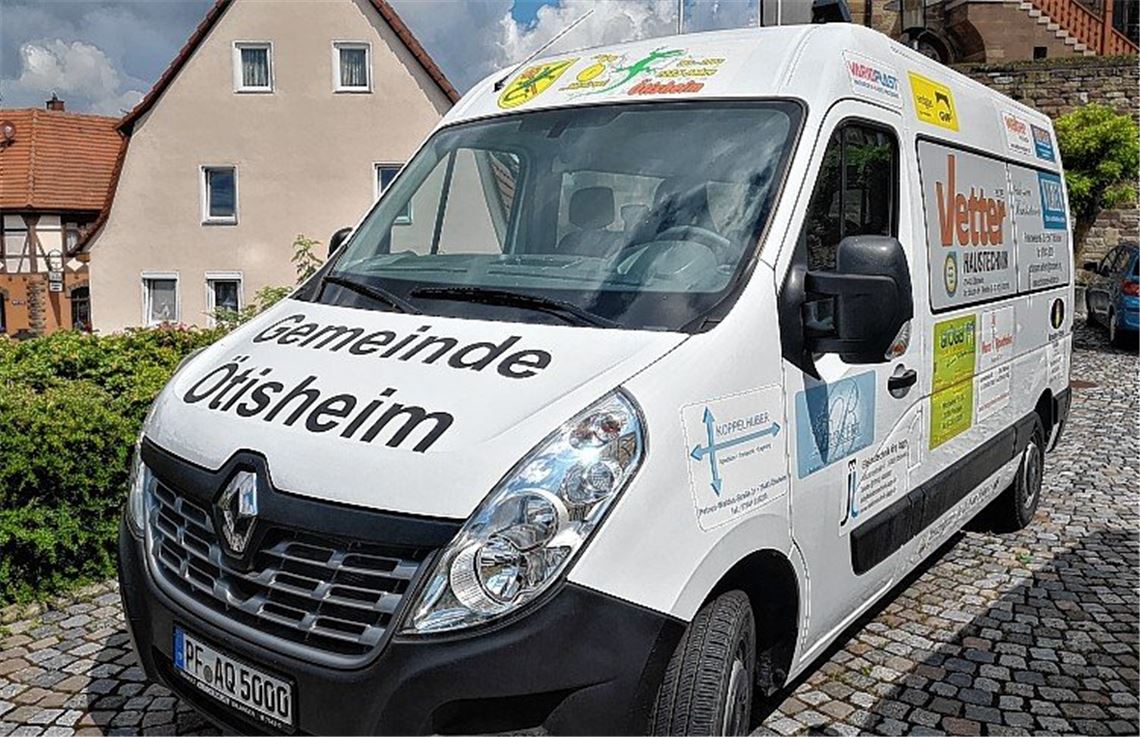 Sponsoren werben auf Kleinbus der Gemeinde