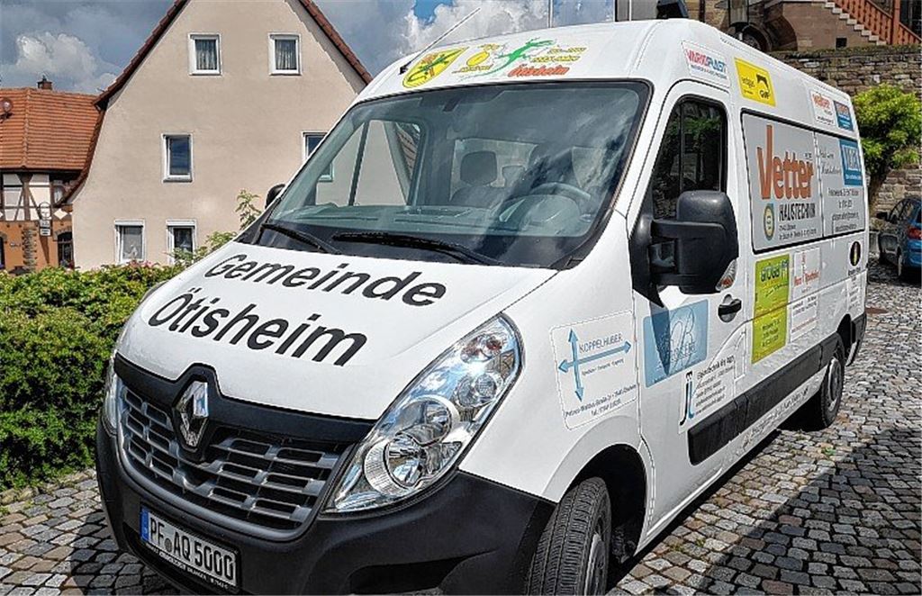 Sponsoren werben auf Kleinbus der Gemeinde