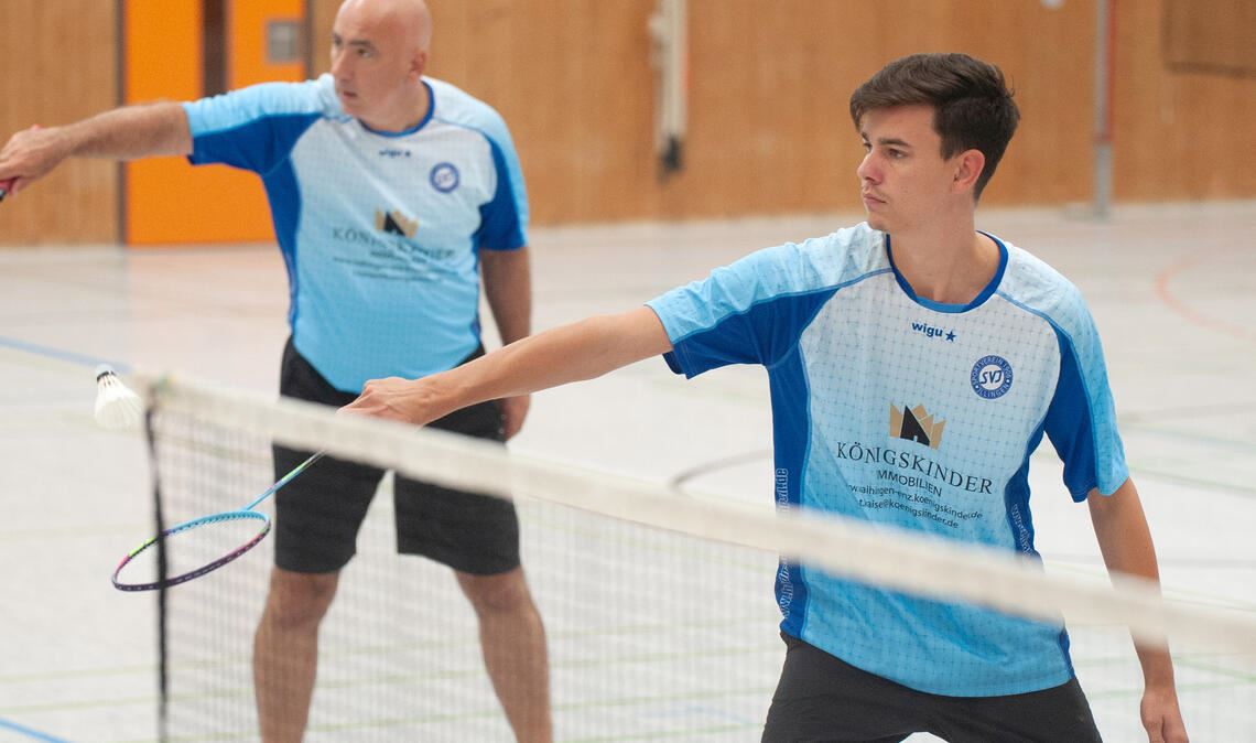 Eine Werbung für den Badmintonsport Florian Böpple ist nicht nur als Spieler beim 26. Strombergturnier aktiv. Fotos: Fotomoment