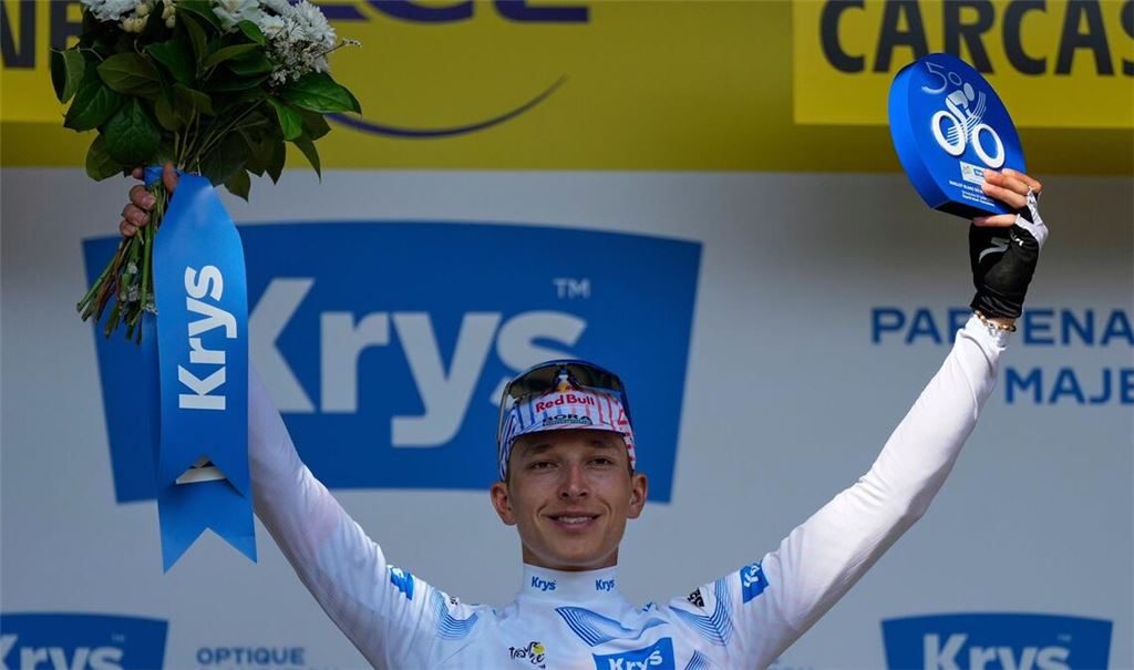 Florian Lipowitz fährt bei der Tour weiter in Weiß.